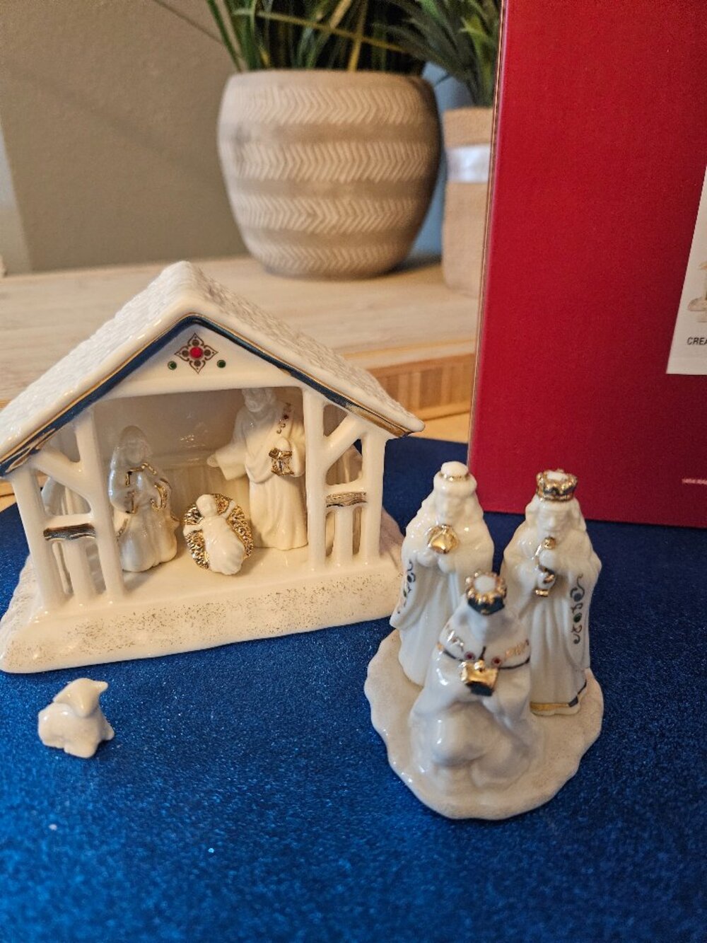 Lenox Mistletoe Park Manger Set 6 Pieces 2013 Size 4.75 inches